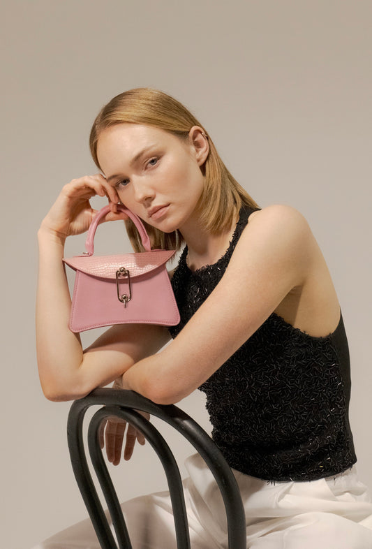 The Rise of Minimalist Luxury: Why More Choose Italian Leather Handbags